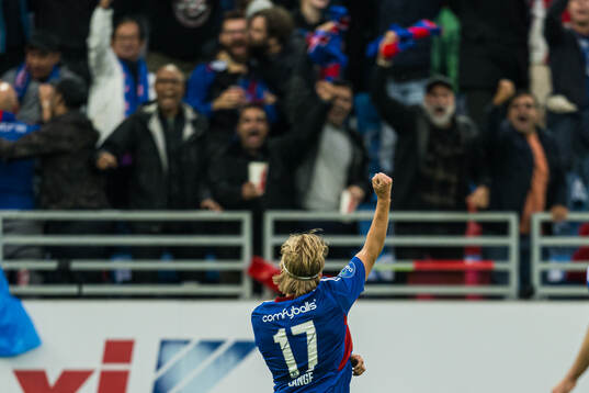 Carl Lange of Vålerenga celebrates after scoring the 2-1 goal