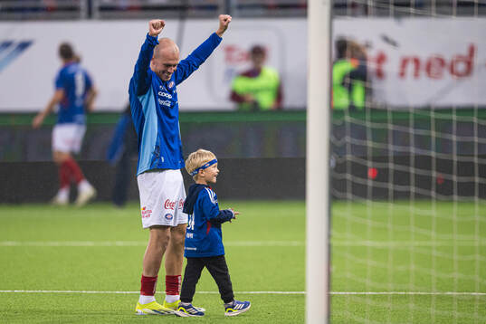 Petter Dahle Strand of Vålerenga celebrates