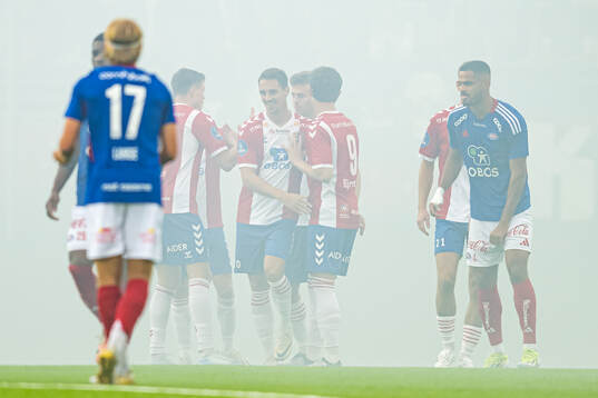 Players of Lyn celebrates after 0-1