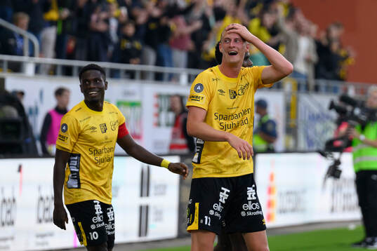 Elfsborgs Michael Baidoo och målskytt Emil Holten jublar