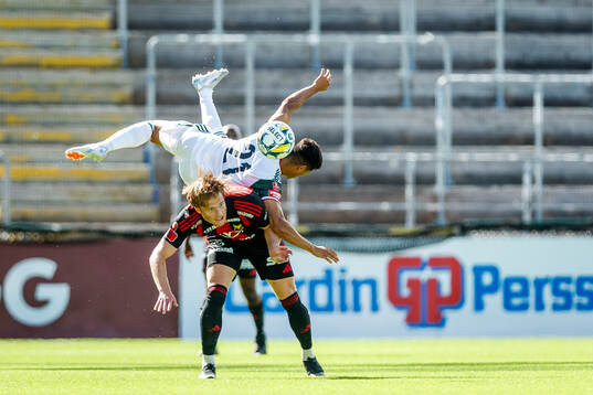 Östersunds Sebastian Karlsson Grach och Skövde AIKs