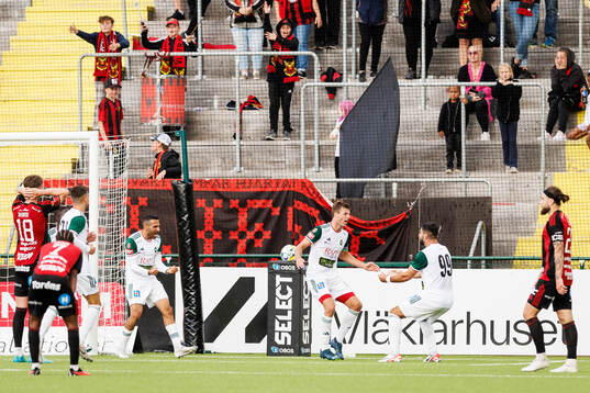 Skövde AIKs Filip Schyberg och Shergo Shhab jublar