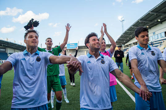 Gefles Jacob Hjelte, Iu Ranera Grau och Kevin Persson jublar