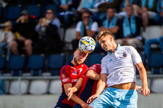 Östers Kevin Höög Jansson och Gefles Jacob Hjelte