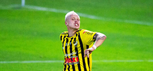 IFK Hässleholms Alexander Sjöström har gjort 3-1 och jublar i matchen i division 2 mellan IFK Hässleholm och Österlens FF 26 augusti 2024.
