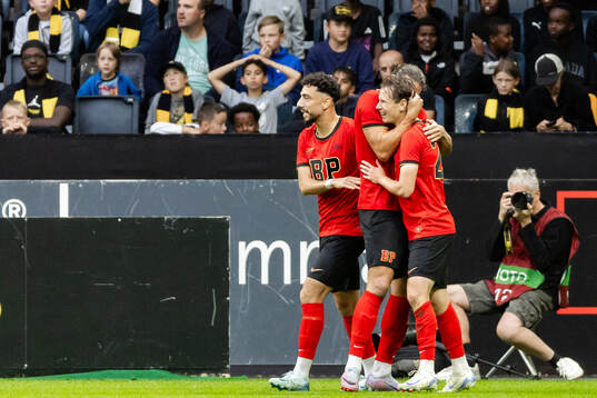 Brommapojkarnas Alex Timossi Andersson jublar