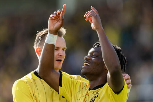 Häckens Jeremy Agbonifo jublar med Marius Lode