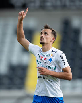 Värnamos Ajdin Zeljkovic jublar efter 1-1 på straff