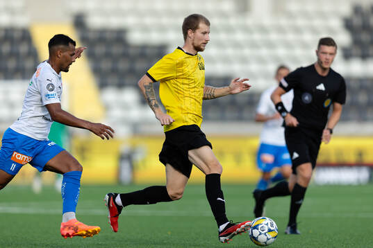 Värnamos Wenderson Oliveira do Nascimento och Häckens Simon Gustafson