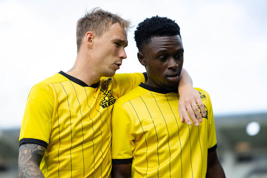 Häckens Jacob Barret Laursen och Zeidane Inoussa innan