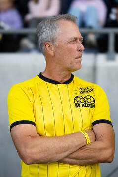 Häckens klubblegendar och tidigare sportchef Sonny Karlsson innan fotbollsmatchen i Allsvenskan mellan Häcken och Värnamo den 25 augusti 2024 i Göteborg. 