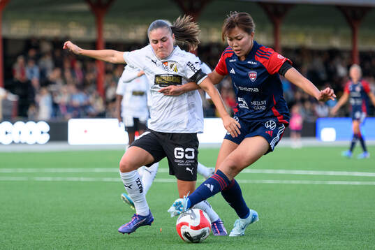 Häckens Hanna Wijk och FC Rosengårds Momoko Tanikawa