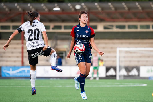 FC Rosengårds Momoko Tanikawa och Häckens Hanna Wijk