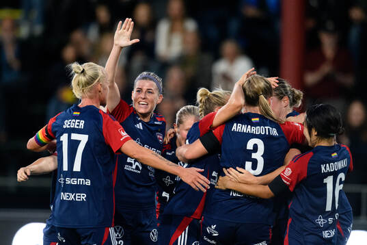 FC Rosengårds spelare jublar