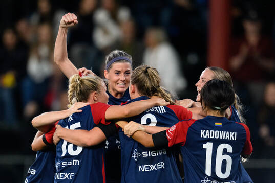 FC Rosengårds spelare jublar