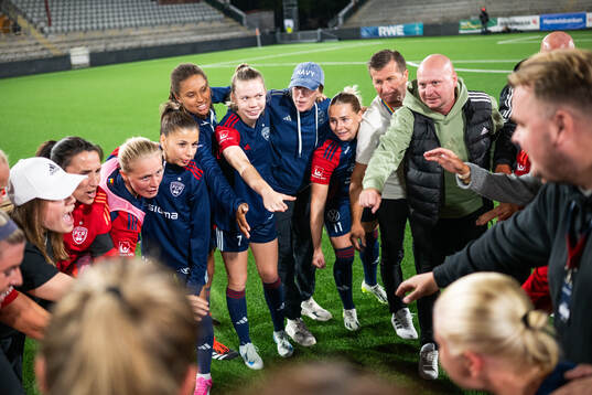 FC Rosengårds spelare jublar