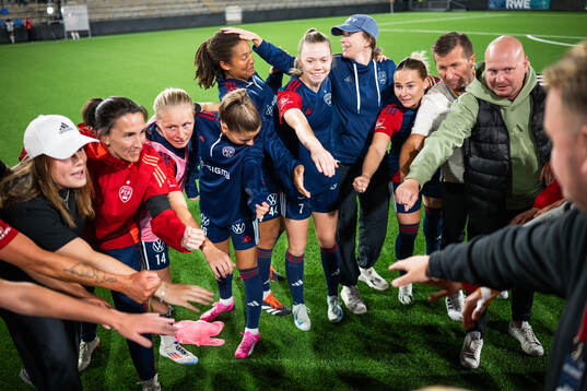 FC Rosengårds spelare jublar