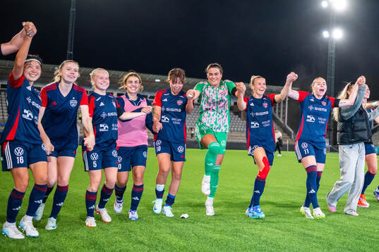 FC Rosengårds spelare jublar efter slutsignalen