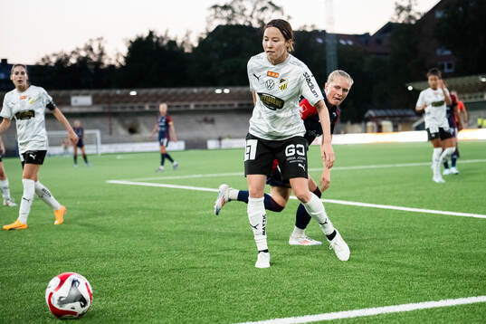 FC Rosengårds Emilia Larsson och Häckens Hikaru Kitagawa