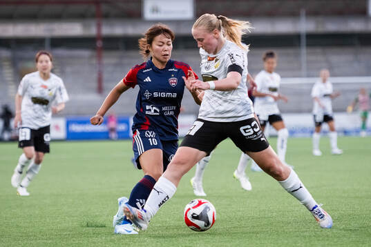 FC Rosengårds Momoko Tanikawa och Häckens Johanna