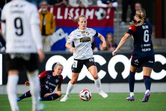 FC Rosengårds Jessica Wik och Häckens Anna Anvegård