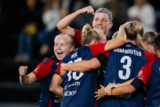 FC Rosengårds Gudrun Arnardottir, Jessica Wik, Gudrun Arnardottir och Olivia Schough jublar