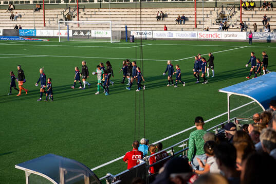 FC Rosengårds och Häckens spelare gör entré