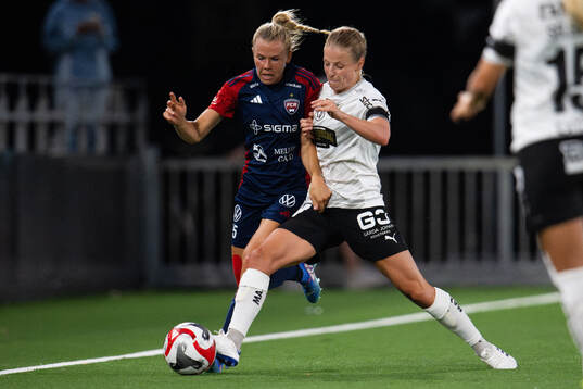 FC Rosengårds Jessica Wik och Häckens Anna Anvegård