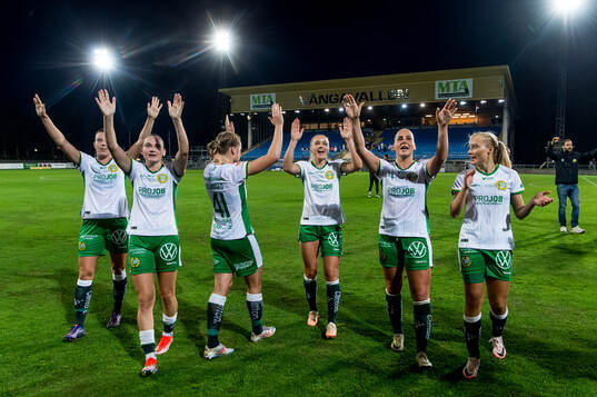 Hammarbys spelare jublar