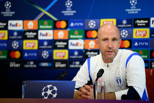 Head coach Henrik Rydström and Isaac Kiese Thelin of