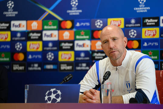 Head coach Henrik Rydström and Isaac Kiese Thelin of