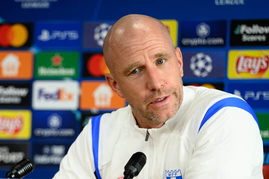 Head coach Henrik Rydström and Isaac Kiese Thelin of