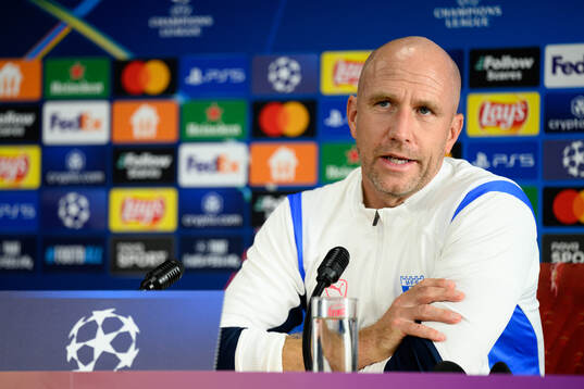 Head coach Henrik Rydström and Isaac Kiese Thelin of