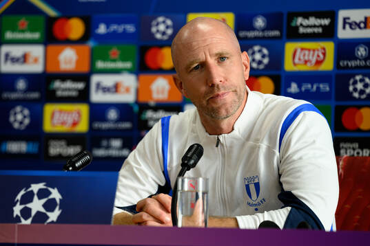 Head coach Henrik Rydström and Isaac Kiese Thelin of