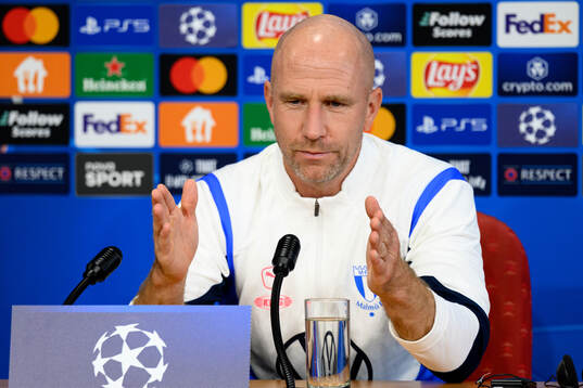 Head coach Henrik Rydström and Isaac Kiese Thelin of