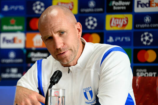 Head coach Henrik Rydström and Isaac Kiese Thelin of