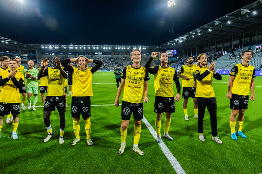 Mjällbys spelare jublar