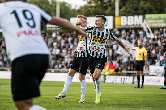 Landskronas Robin Dzabic jublar efter 1-0