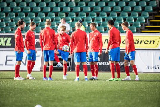 Helsingborg spelare värmer upp inför matchen