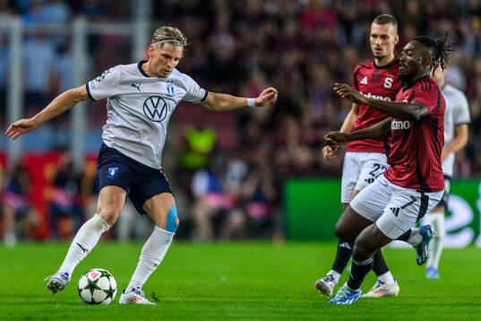 Jens Stryger Larsen of Malmö FF and Victor Olatunji of