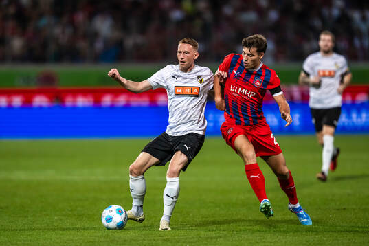 Julius Lindberg of Häcken and Luca Kerber of Heidenheim
