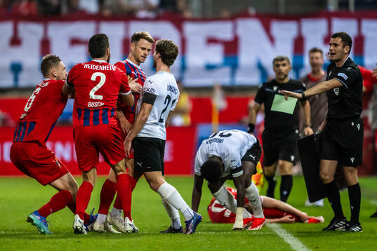 Leo Scienza of Heidenheim and Adam Lundkvist of Häcken