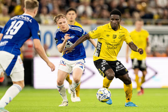 Mats Möller Dahli of Molde and Michael Baidoo of Elfsborg