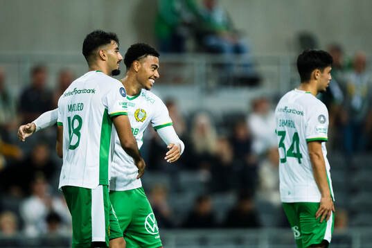 Hammarbys Montader Madjed och Sebastian Clemmensen jublar efter 1-6