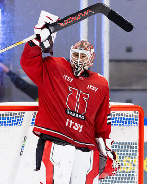 Örebros målvakt Herman Liv jublar