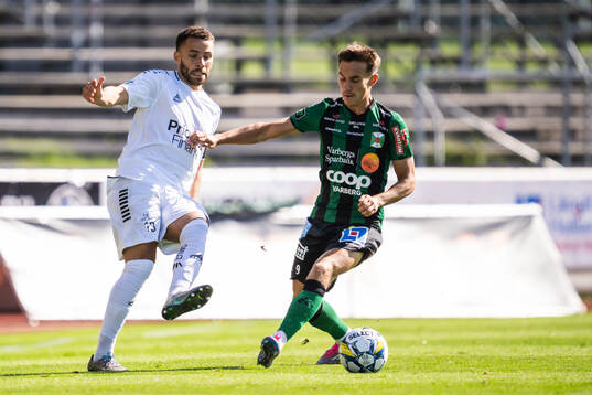Utsiktens Malkolm Moenza och Varbergs Anton Kurochkin