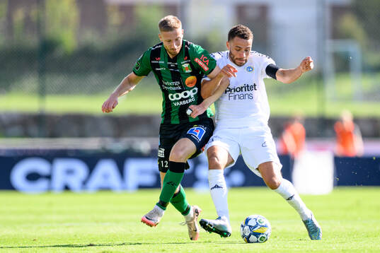 Varbergs Kevin Custovic och Utsiktens Malkolm Moenza