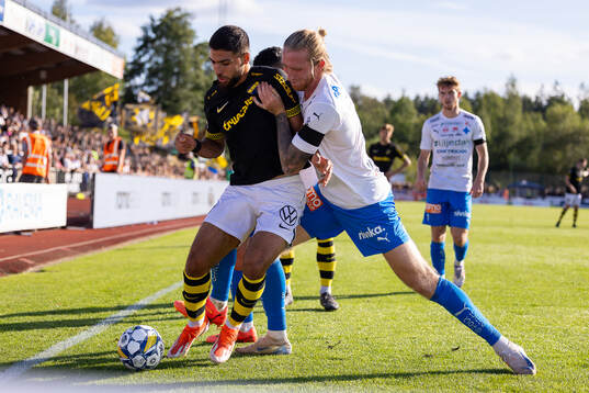 AIKs Omar Faraj och Värnamos Hampus Näsström