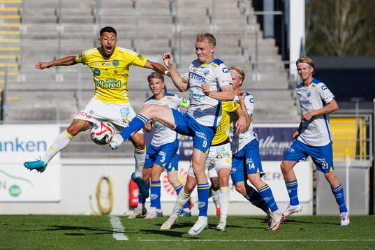 Falkenbergs Leonardo Farah Shahin och Onsalas Victor Andersson