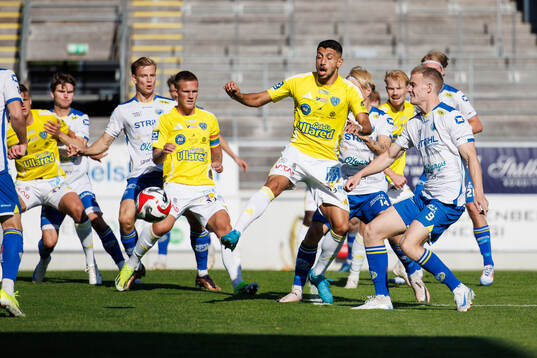 Falkenbergs Leonardo Farah Shahin och Onsalas Victor Andersson